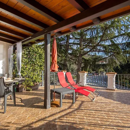 Camelia & Martina Οπατία