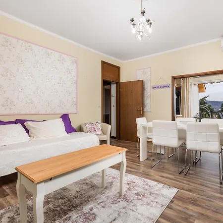 Camelia & Martina Guest house 3*