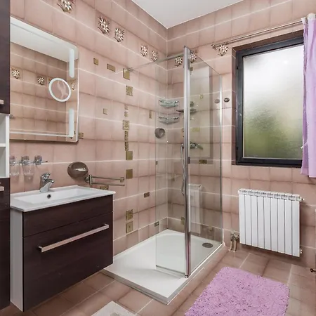 Camelia & Martina 오파티아