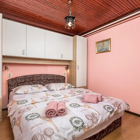 Camelia & Martina 게스트하우스